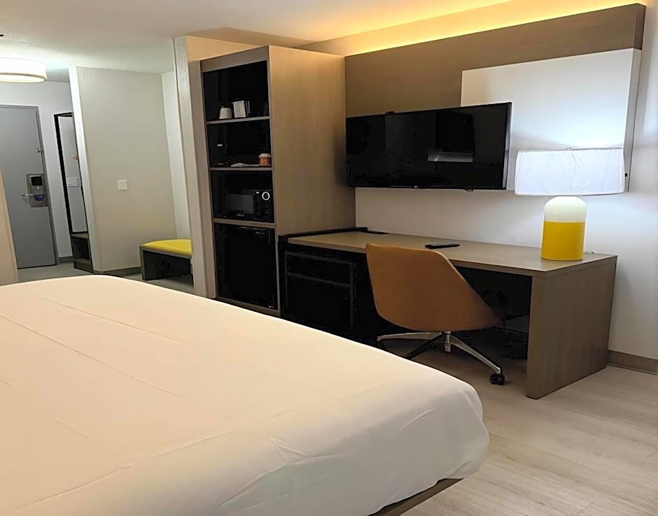 Comfort Inn & Suites Harvey - Chicago Southland
