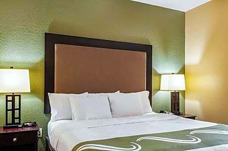 King Suite - Non-Smoking