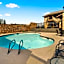 Cedar Street Hotel & Suites