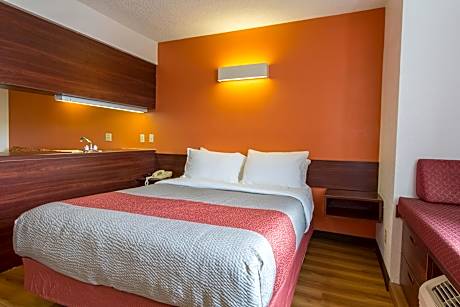 1 Queen Bed | Smoking, Micfridge