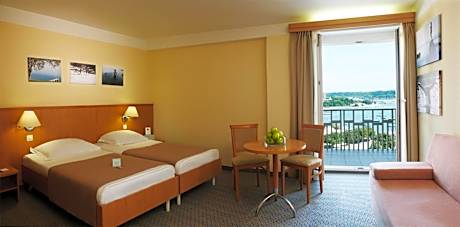 Family Room with Sea View and Balcony (2 Adults + 2 Children)