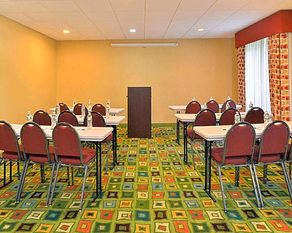 Quality Suites Stratford
