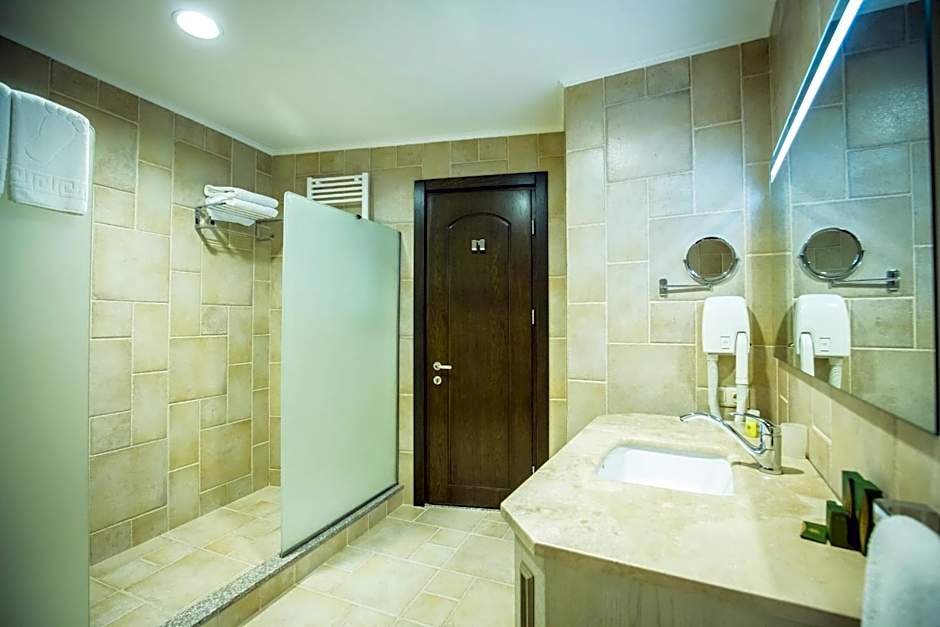 Colosseum Marina Hotel