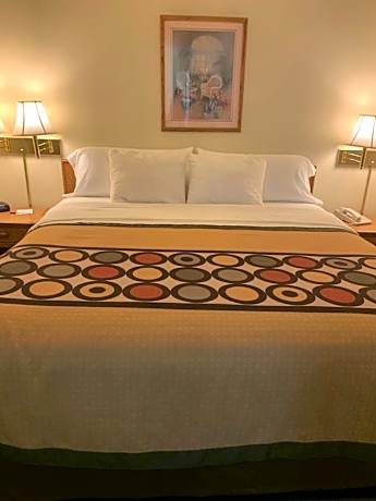 Luxury Suite with Spa Bath - Smoking