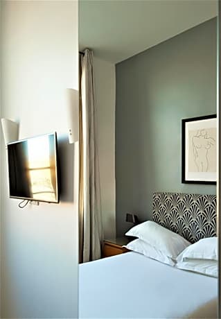 Classic Double Room with Old Port View