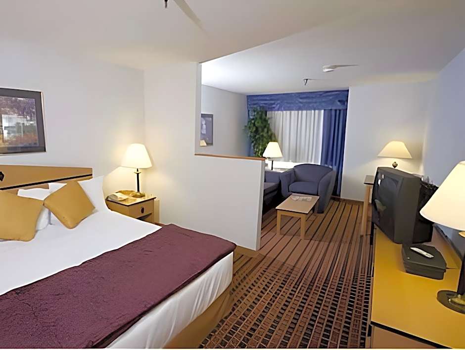 Crystal Inn Hotel & Suites - Salt Lake City