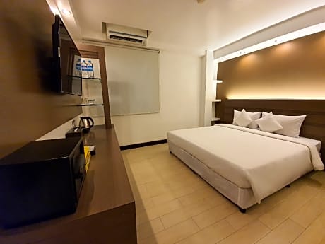 Clover City Center Plus Hotel