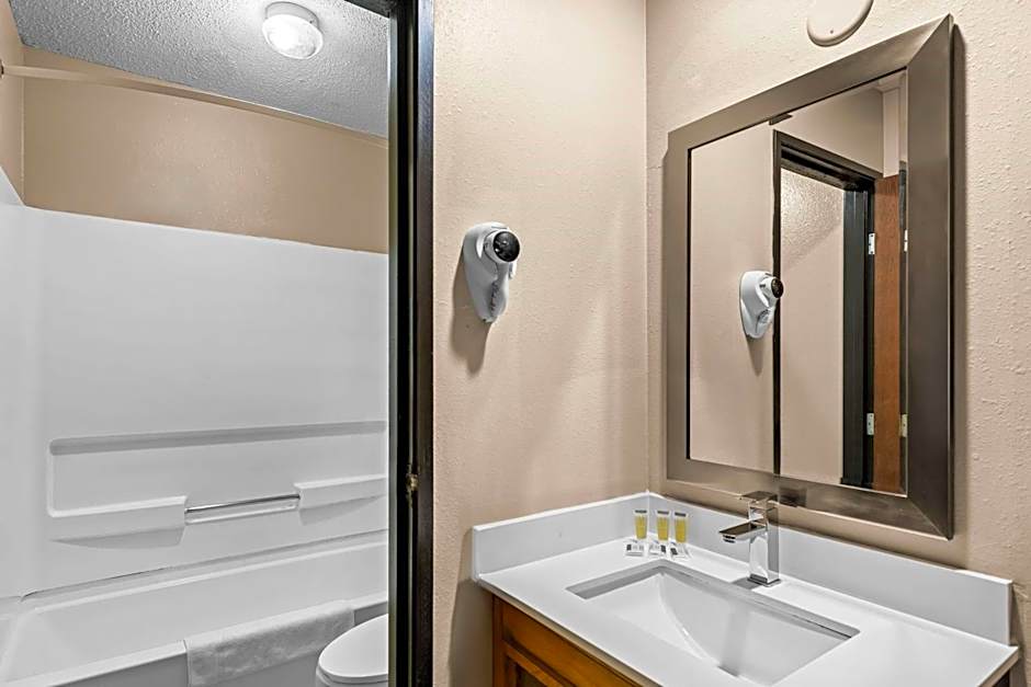 Super 8 by Wyndham Council Bluffs IA Omaha NE Area