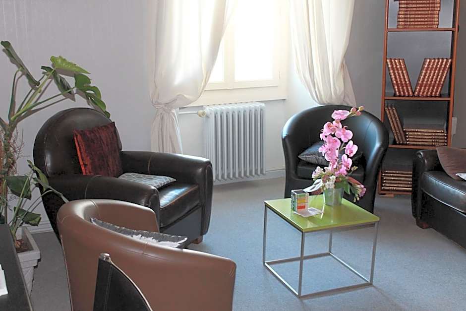 Logis Hotels- Auberge de la Tour - Hôtel et restaurant