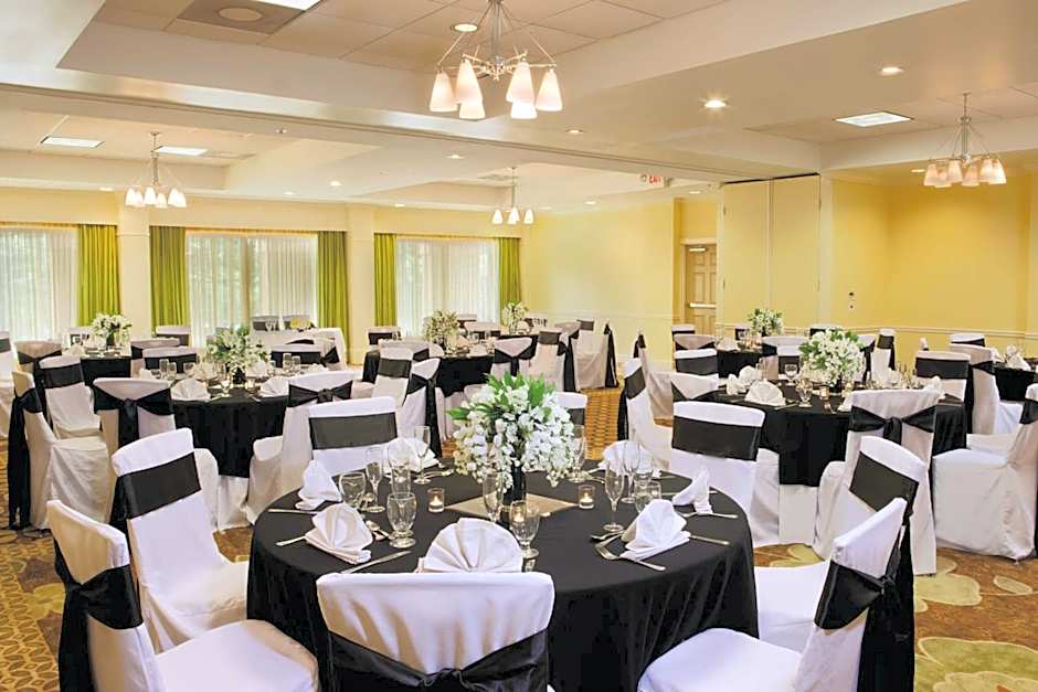 DoubleTree Suites by Hilton at The Battery Atlanta