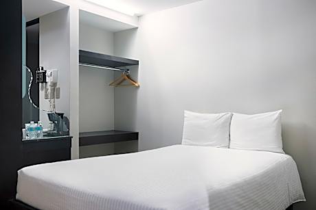 Twin executive with sauna (1 adult)