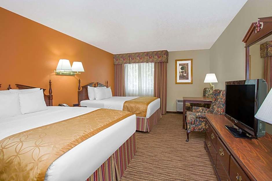 Days Inn & Suites by Wyndham Red Rock-Gallup
