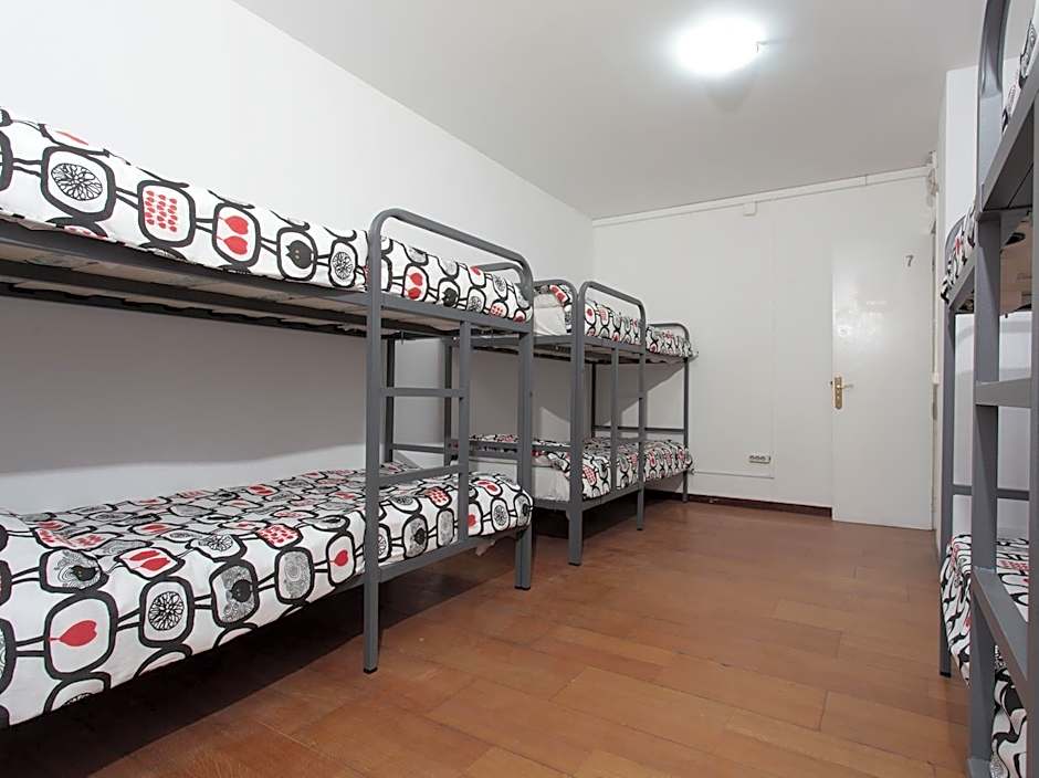Foto 1 de 2 de 8-Bed Dormitory -- Female Only
