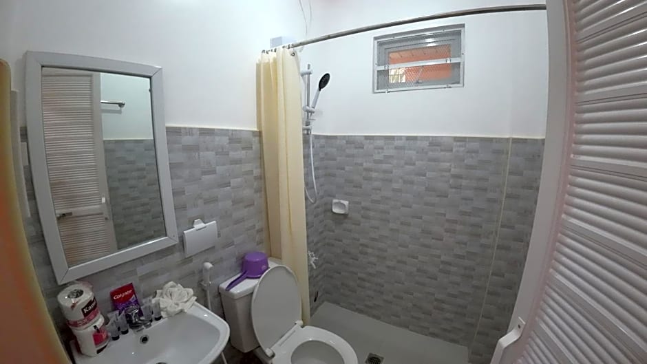 Queenslander Hotel and Restaurant