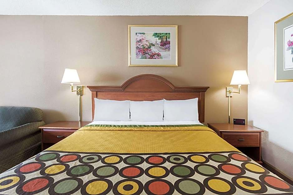 Super 8 by Wyndham Greensboro