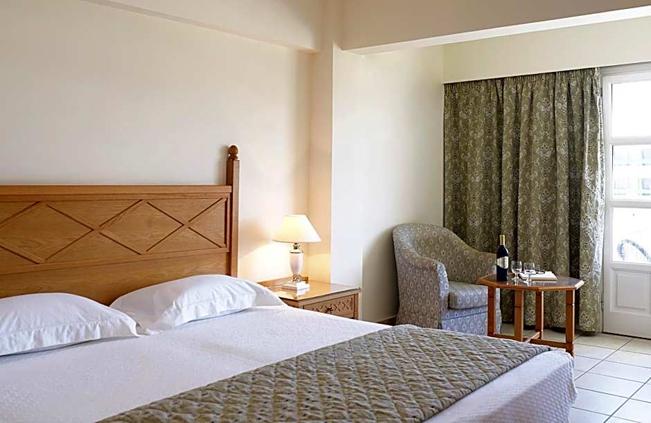 Mitsis Petit Palais Beach Hotel