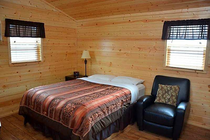Roosevelt Inn & Suites