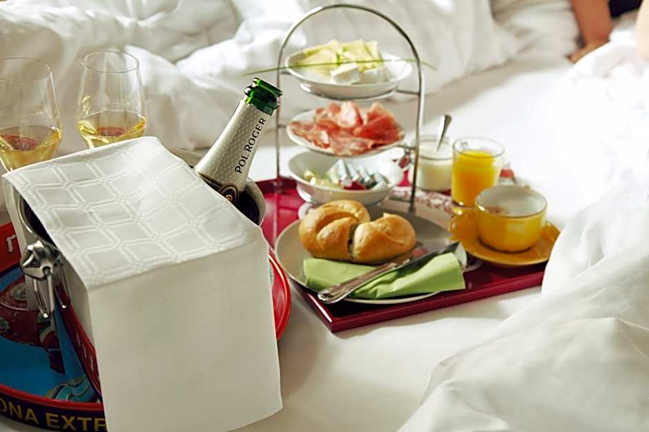 Saint SHERMIN bed breakfast & champagne