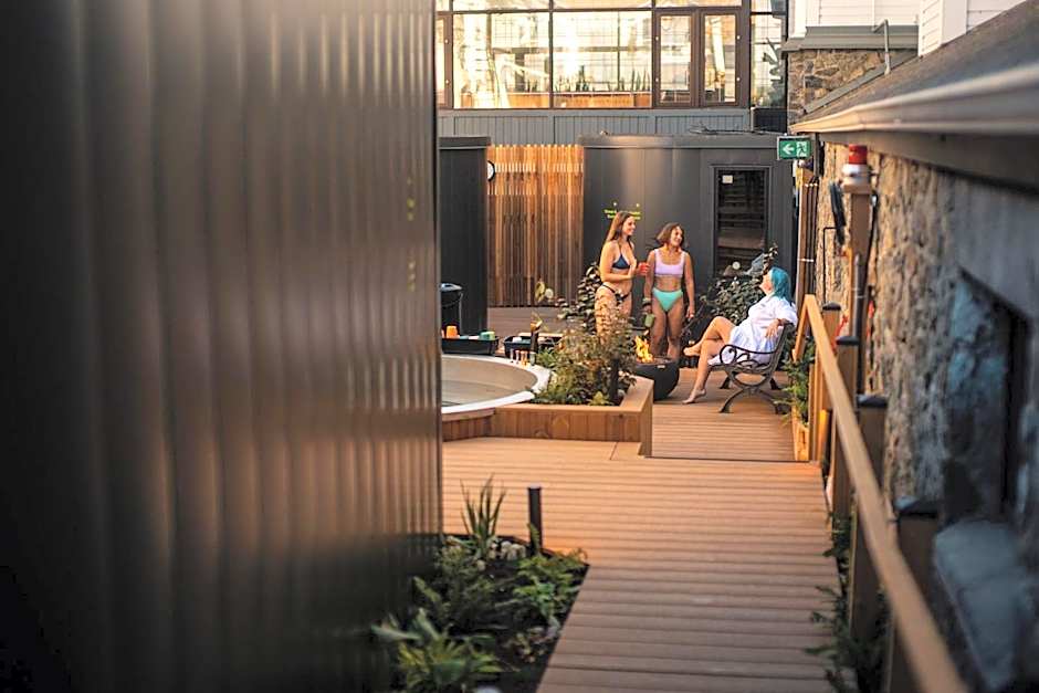 Pendray Inn and Tea House