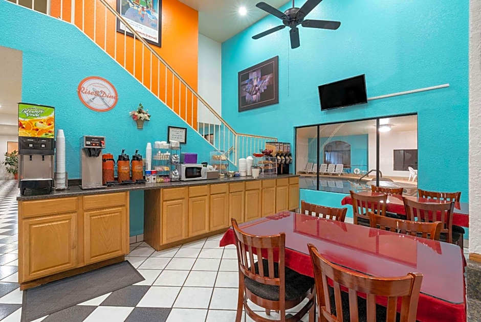 Howard Johnson by Wyndham Holbrook