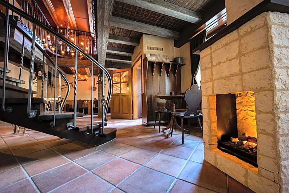 Peanut Medieval Lodge