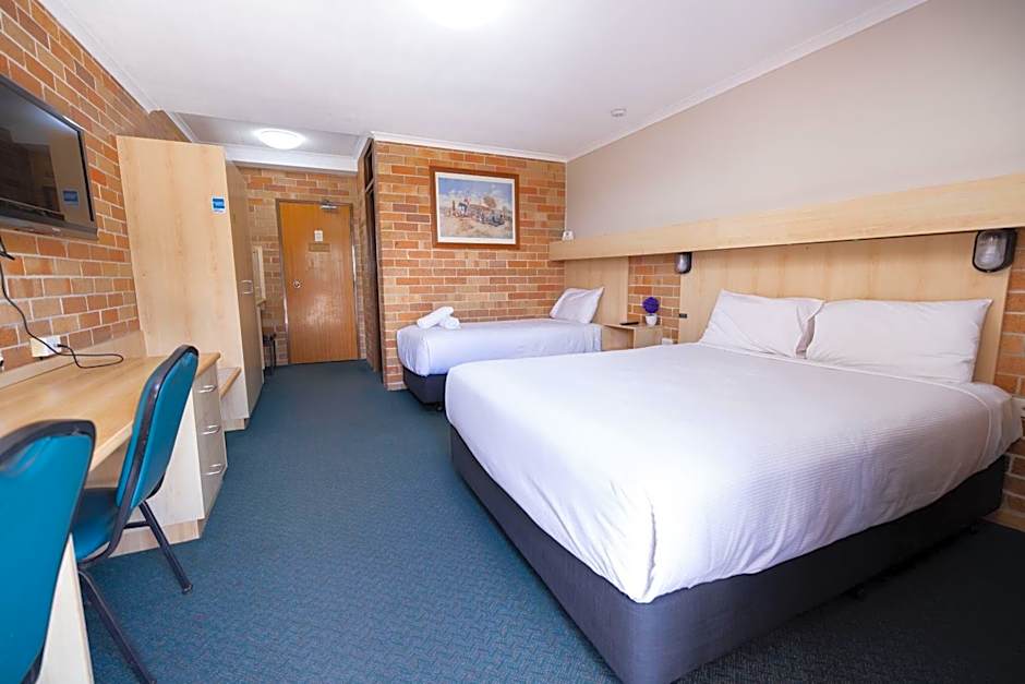 Photo 1 of 4 of Twin Room