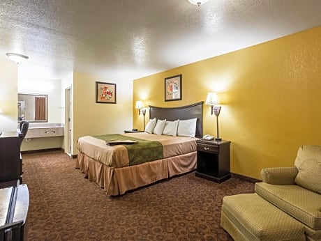 1 King Bed, Smoking