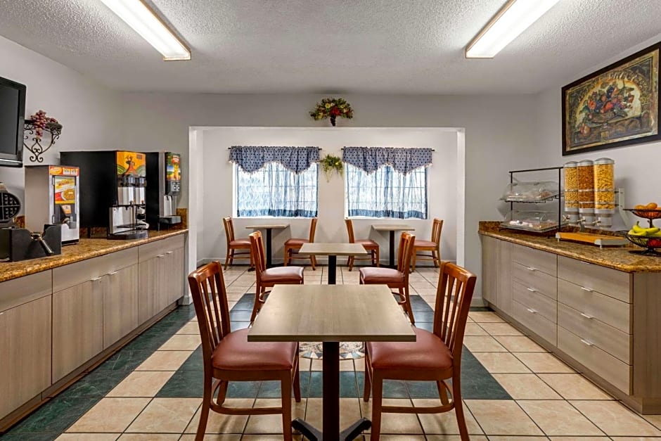 Microtel Inn & Suites By Wyndham Lincoln