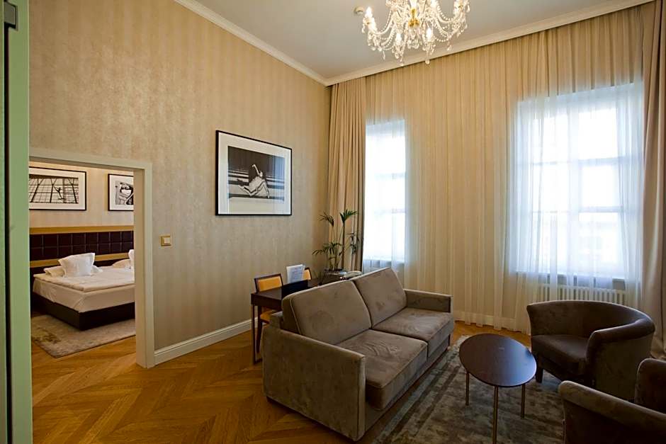 Tiffi Old Town Hotel