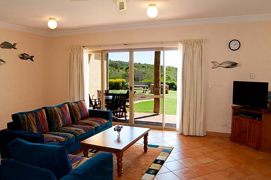 Canal Rocks Beachfront Apartments