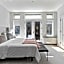 Luxe Studio w Juliet Balcony in Upper East