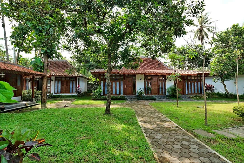 The Nalaya Hotel & Resto