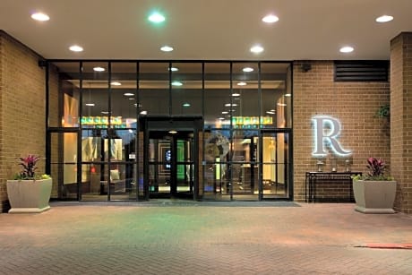 Renaissance Chicago North Shore Hotel