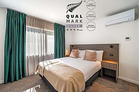 Luxe One Bedroom Suite