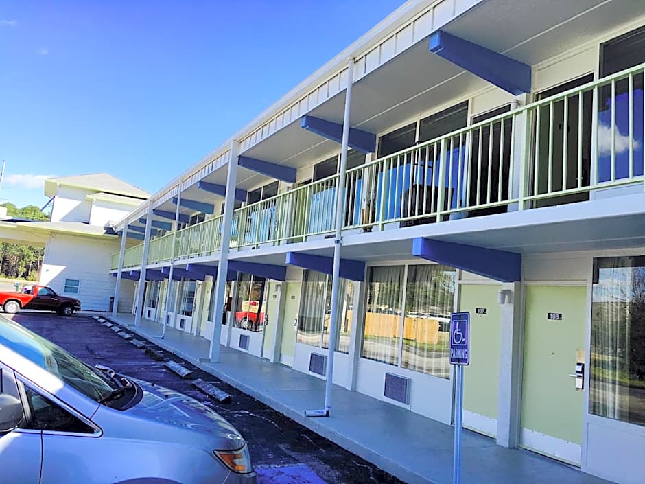 Super 8 By Wyndham Kingsland I-95/Naval Base Area