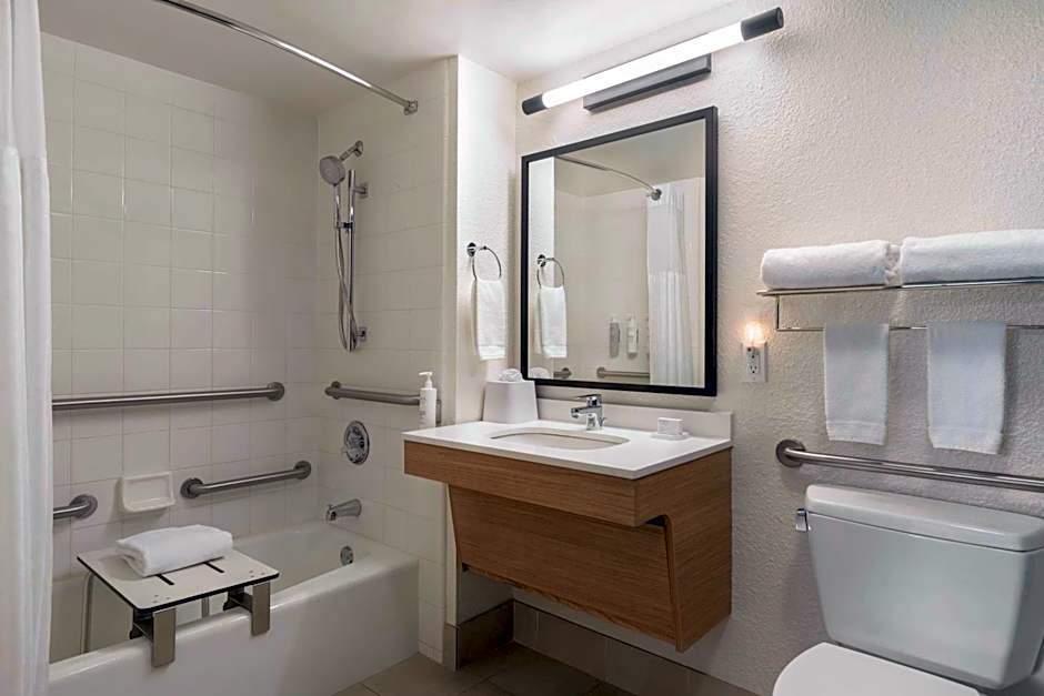 Spark by Hilton Sarasota Siesta Key Gateway