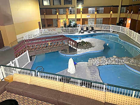 Clarion Inn & Suites and Convention Center