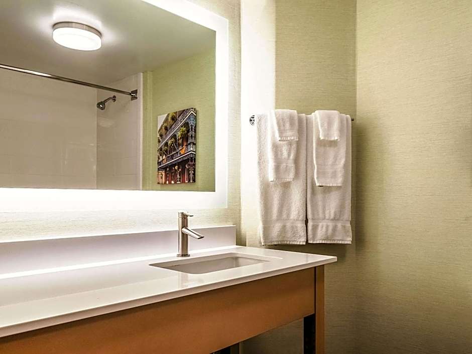 La Quinta Inn & Suites by Wyndham New Orleans Downtown