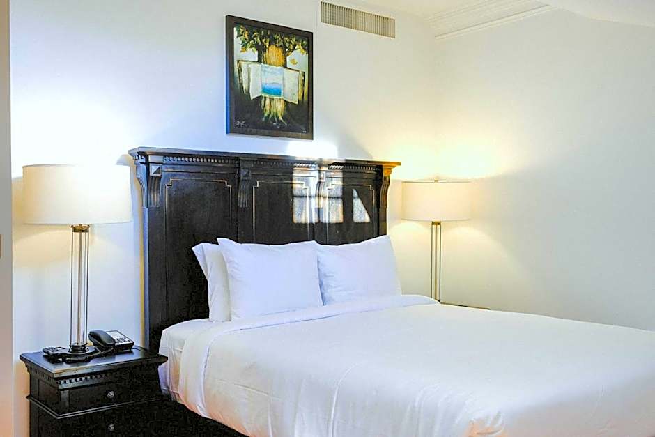 Royal Frenchmen Hotel and Bar