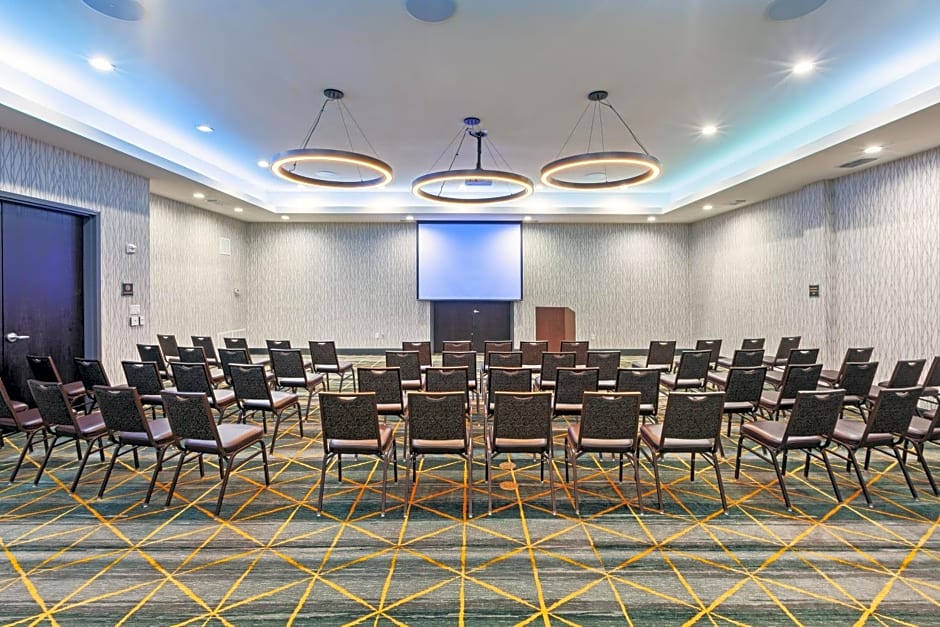 Holiday Inn and Suites McKinney - Allen By IHG
