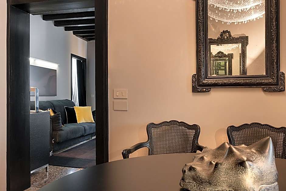 Charming House DD724