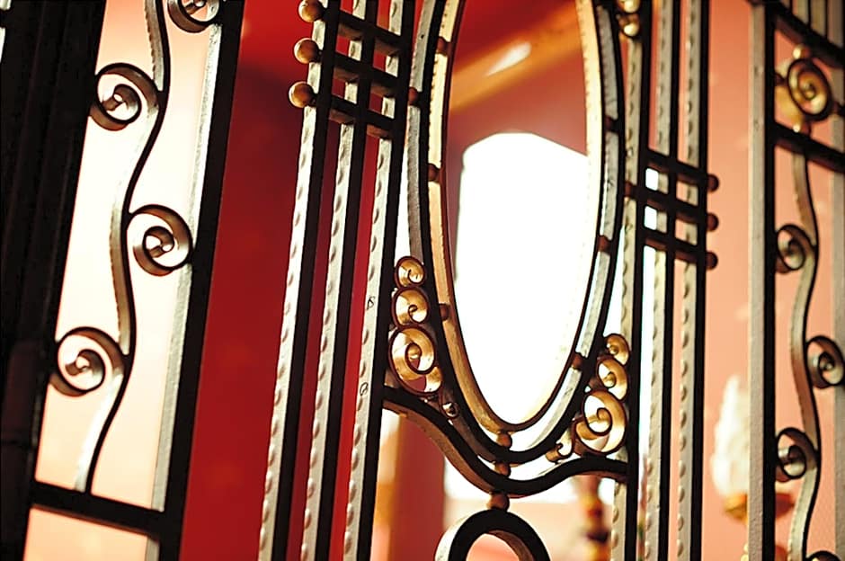 Hotel Perrin - former Carlton