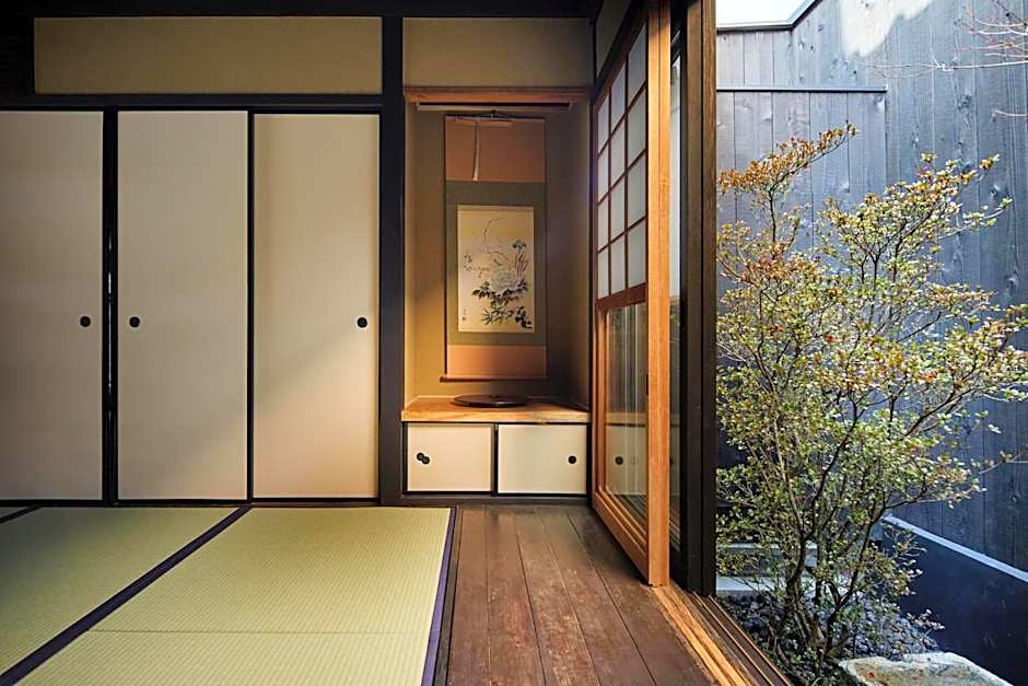 Kyoto Urushiro Wakasaya