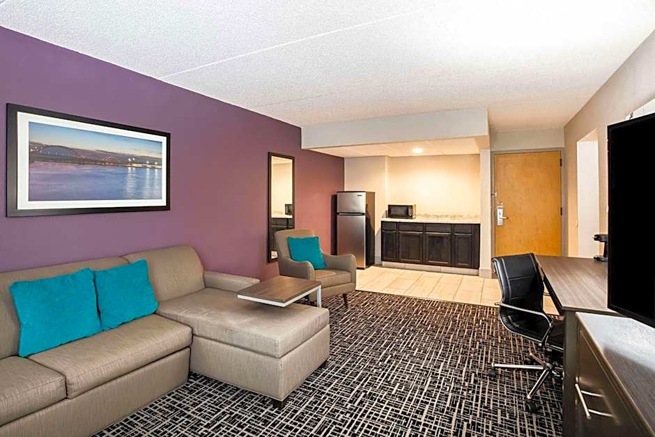 La Quinta Inn & Suites by Wyndham Davenport