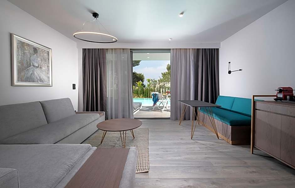Lagomandra Luxury Suites with Private Pools