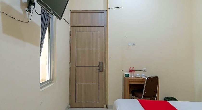 RedDoorz @ Jalan Kolonel Haji Burlian Palembang 2