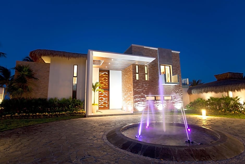 Azul Villa Esmeralda, by Karisma