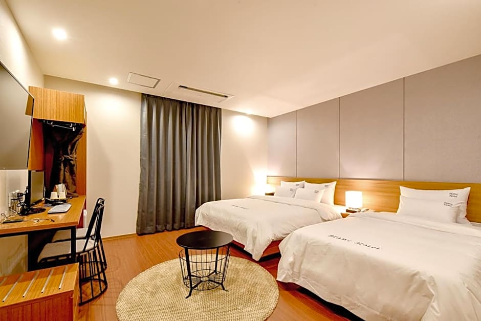 Blanc Business Hotel