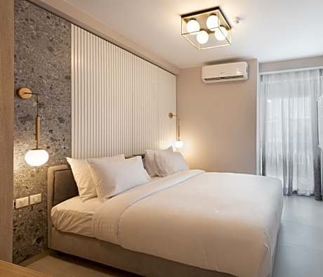 EASY One-Bedroom Apartment