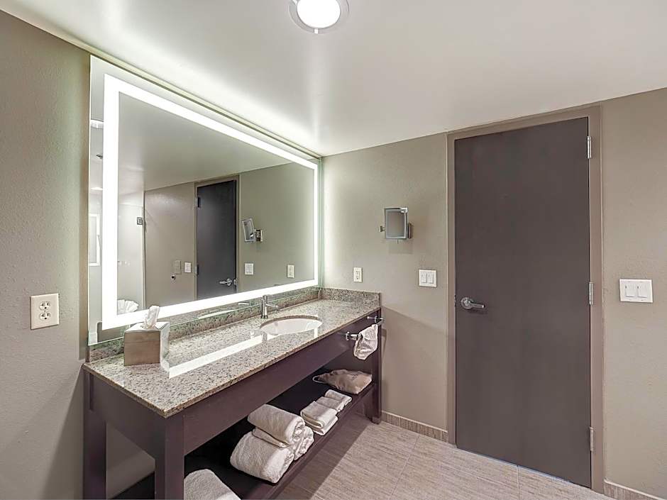 DoubleTree By Hilton Hotel Bloomington
